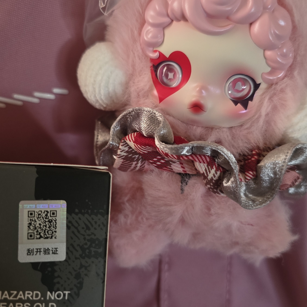 🆕️Nike Pink Duffel Bag with Skullpanda - Picture 4 of 6